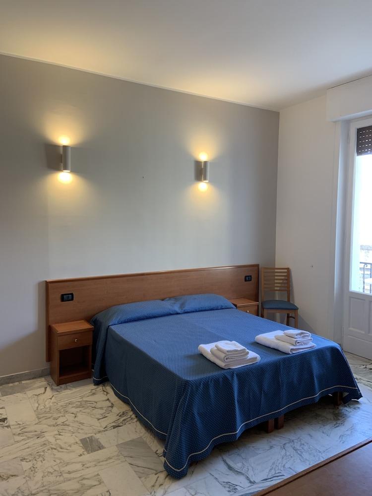 Hotel Lungomare Reggio Calabria Exterior photo