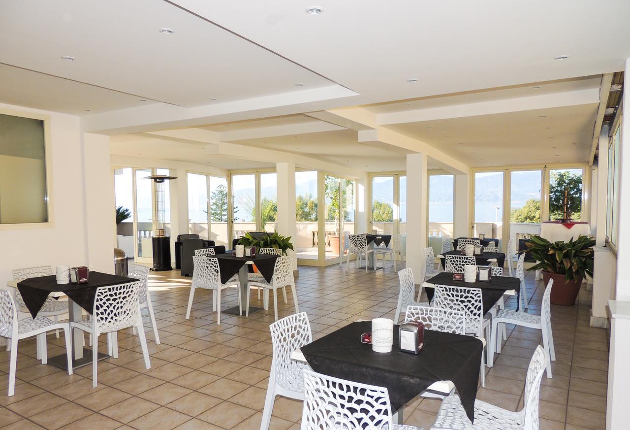 Hotel Lungomare Reggio Calabria Exterior photo